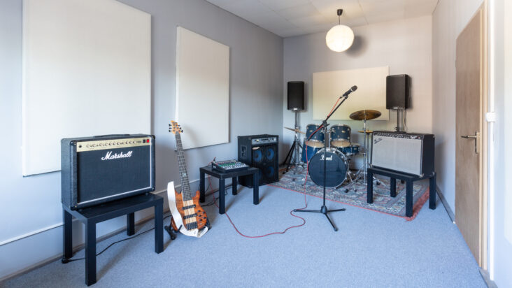 Room 02